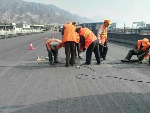 连南道路桥梁病害治理